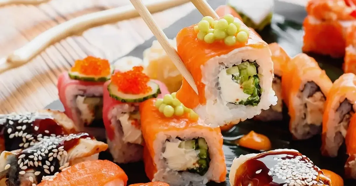 Główne zdjęcie - Masz ochotę na sushi w ciąży? Sprawdź, czy możesz je jeść