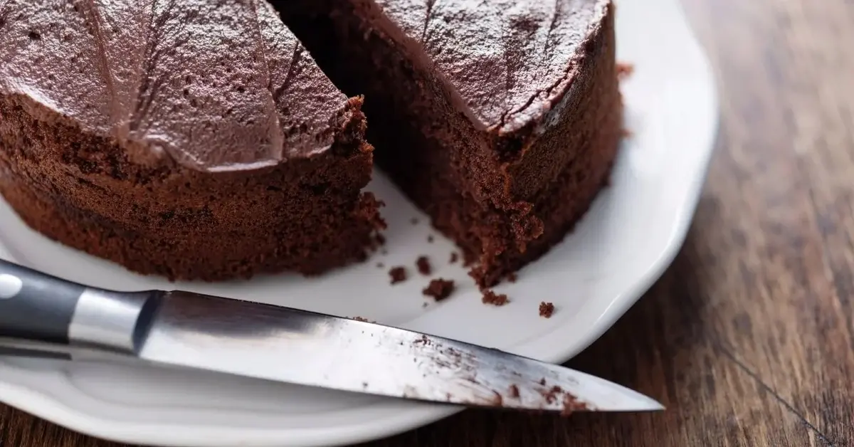 Główne zdjęcie - Mocno czekoladowe ciasto z dodatkiem powideł śliwkowych i polewą czekoladową, Oto prosty przepis