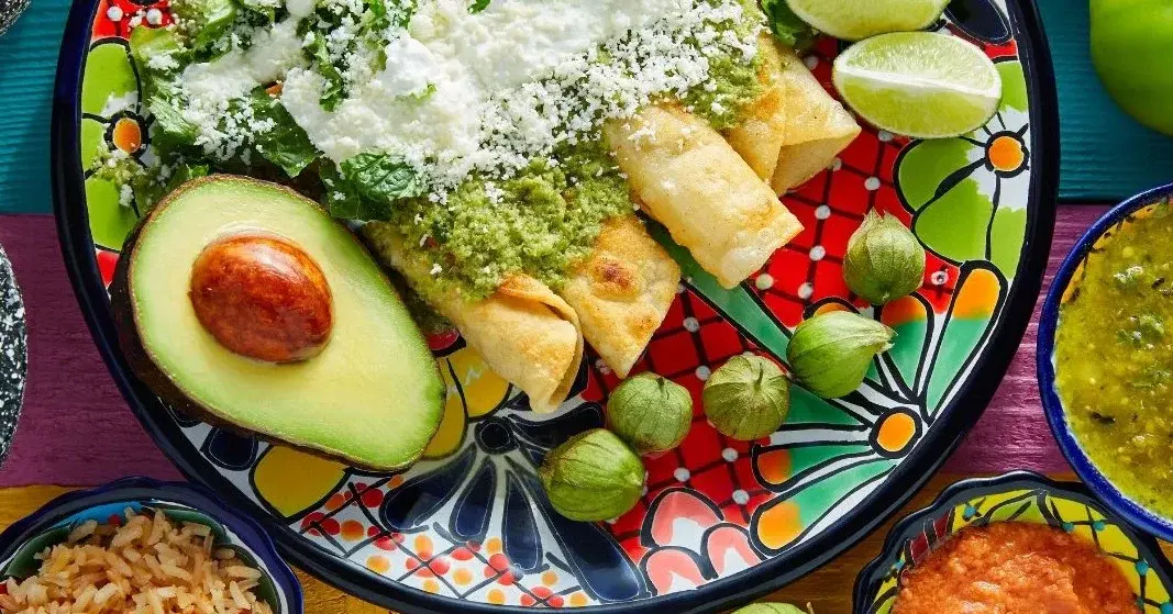 Główne zdjęcie - Karnawałowe tortille z zielonym sosem jalapeno. Jak zrobić meksykańskie enchiladas?