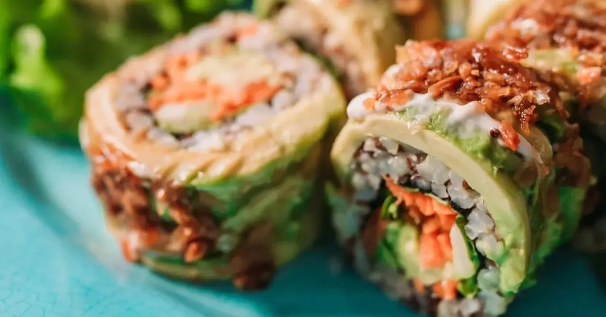 Główne zdjęcie - Wegańskie sushi to hit na imprezach. Jak przygotować ekspresowo pyszne rolki?