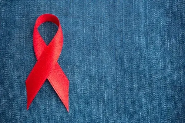 Główne zdjęcie - HIV i AIDS - czym się różnią, jakie są objawy, ja się leczy, długość przeżycia