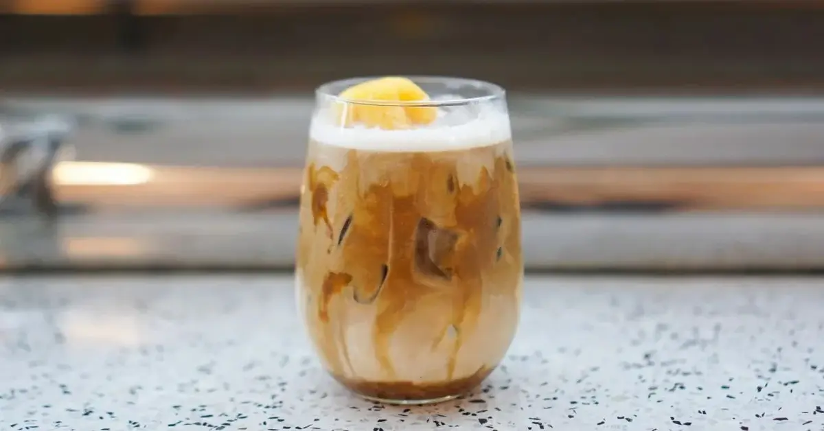 Kawa z jajkiem po wietnamsku w szklance