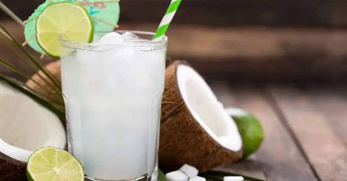 Główne zdjęcie - Pijesz wodę kokosową? Jeśli nie, to lepiej zacznij!