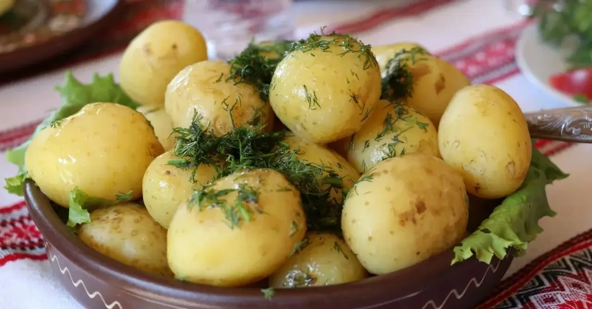Główne zdjęcie - Kiszone młode ziemniaki są bardzo zdrowe. Jak je zrobić?