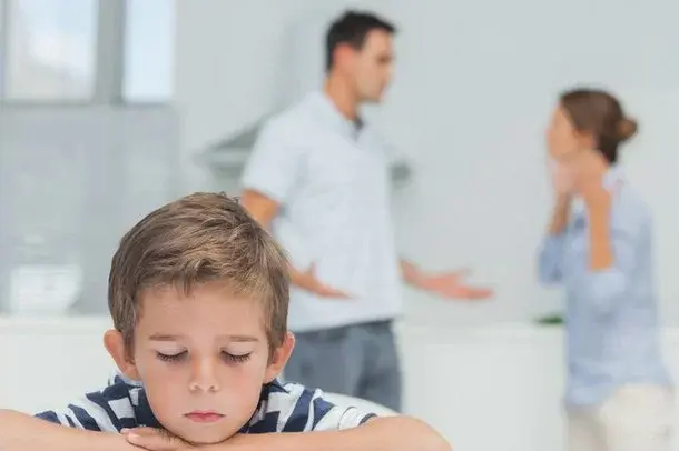 8 błędów mam w dobrej wierze, które mogą zaszkodzić dziecku