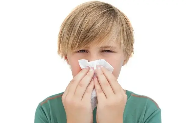 10 sposobów na naukę smarkania noska u dziecka
