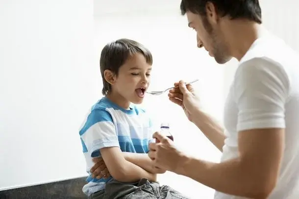 Główne zdjęcie - Jak leczyć katar i kaszel u małego dziecko ?