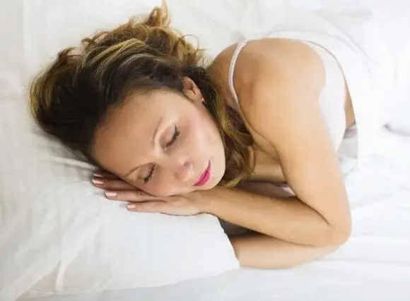 Czy warto spać w biustonoszu?
