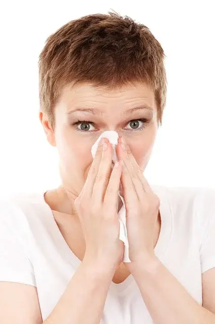 Jak leczyć wysuszoną i podrażnioną po katarze skórę wokół nosa?