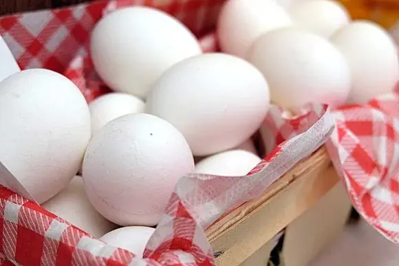 2 pomysły na przygotowanie jajek na stół wielkanocny