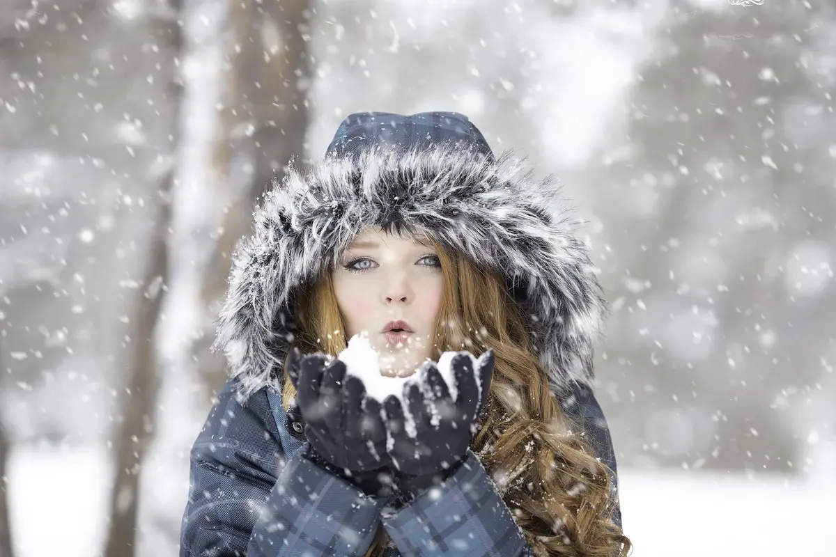 Główne zdjęcie - Jak chronić włosy zimą? Koniecznie sięgnij po olejki do włosów