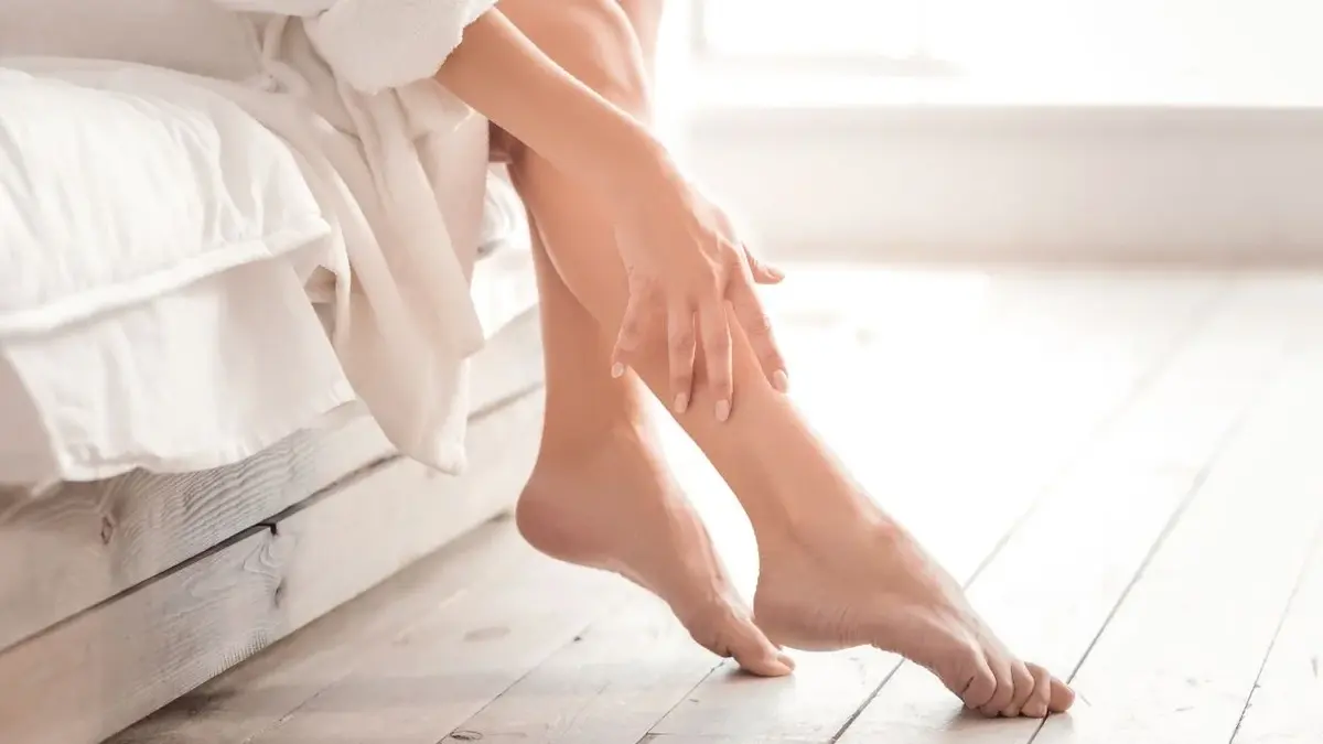 Główne zdjęcie - Opuchnięte kostki u nóg – przyczyny, leczenie domowymi sposobami