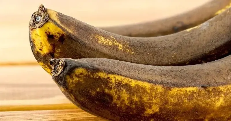 Główne zdjęcie - Co zrobić z dojrzałymi bananami? Na pewno ich nie wyrzucaj!