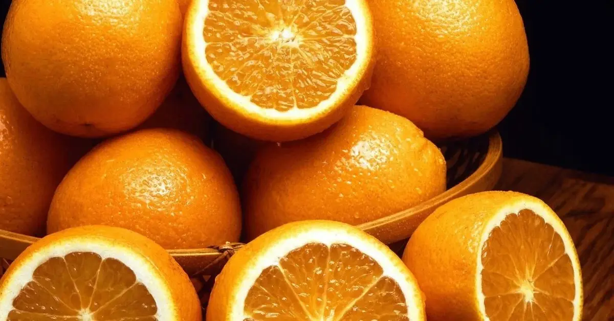 Główne zdjęcie - Na skórce pomarańczy jest coraz więcej chemikaliów. Jak się ich pozbyć?