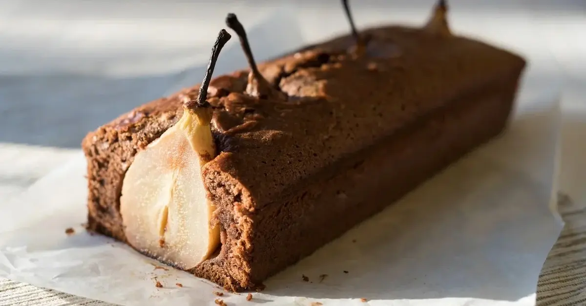 Główne zdjęcie - Ciasto czekoladowe z gruszkami: Słodkość, którą warto wypróbować!