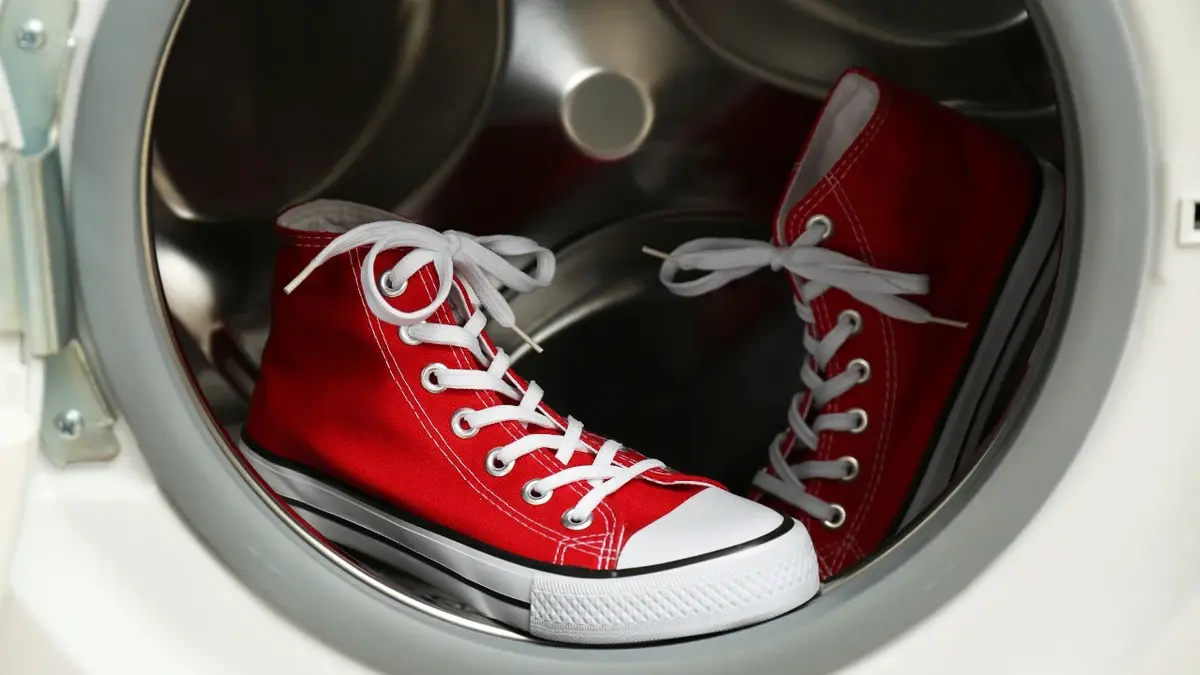 Buty materiałowe sportowe w pralce 