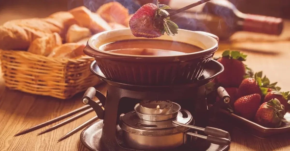 fondue czekoladowe z truskawka  