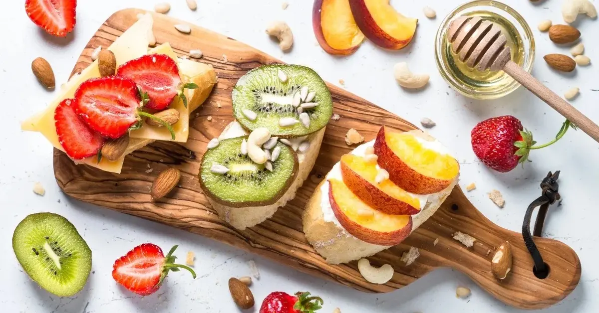 Główne zdjęcie - Zadbaj o zdrowie z kanapkami z owocami: Bogactwo witamin na talerzu