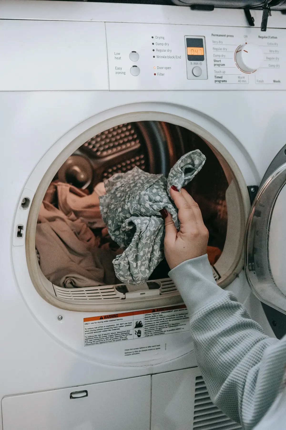 Wrzucanie prania do pralki