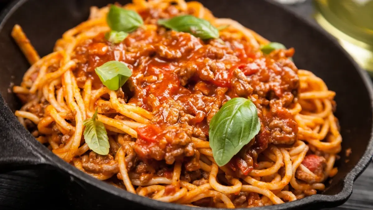 Spaghetti bolognese na patelni