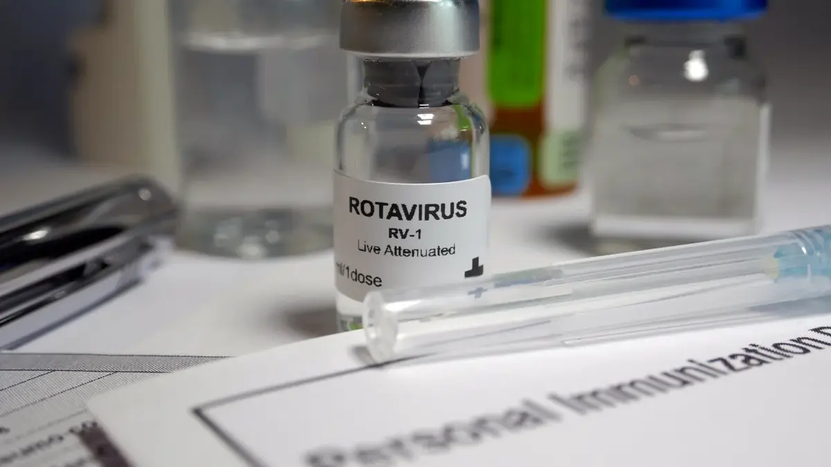 Szczepionka na rotawirusa w małej szklanej buteleczce