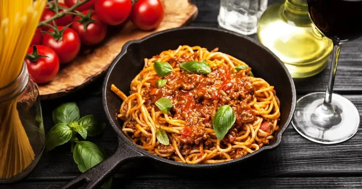 Spaghetti bolognese na patelni