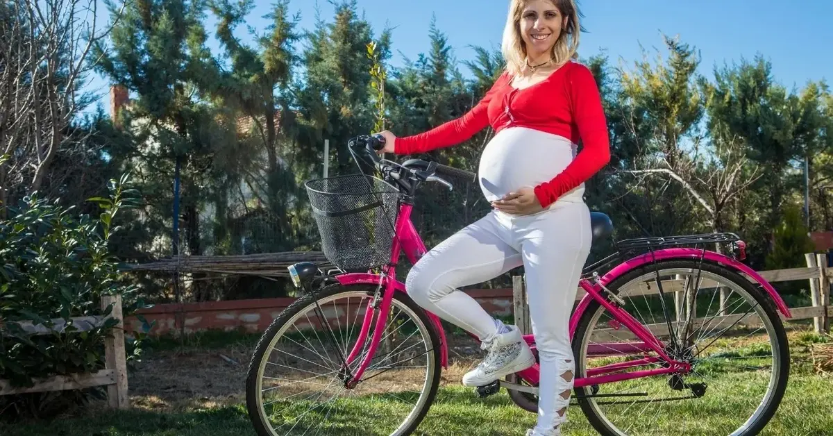 Główne zdjęcie - Czy w ciąży można jeździć na rowerze?