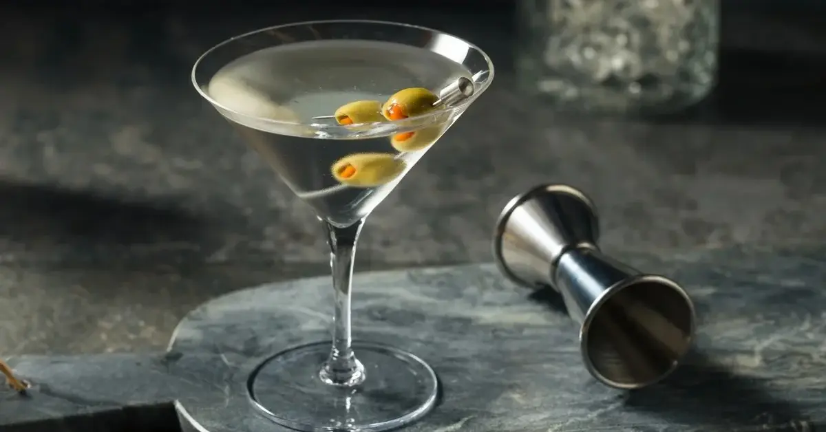 Główne zdjęcie - Drink z martini? Odkryj sekret agenta 007!