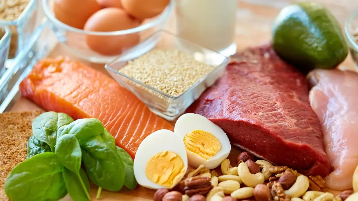 Produkty bogate w białko: mięso, jajka