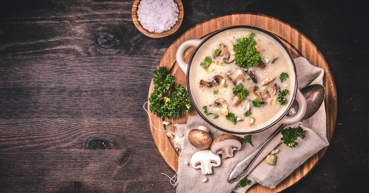 Główne zdjęcie - Wegetariańska zupa z grzybów leśnych - ten przepis sprawi, że Twój obiad będzie niepowtarzalny