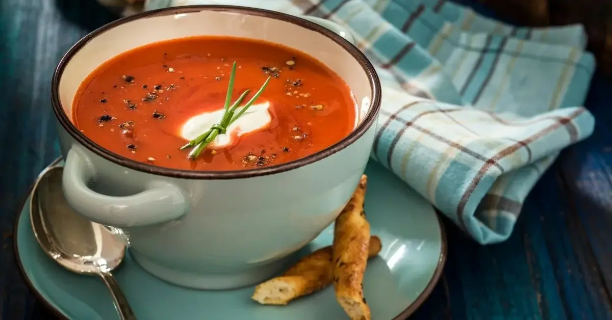 Główne zdjęcie - Pomidorowa zupa krem z papryką: smaczny i zdrowy wybór