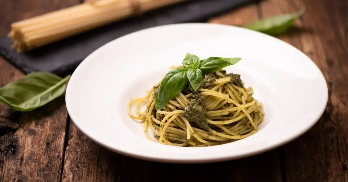 Główne zdjęcie - Oto przepis na domowe pesto alla Genovese krok po kroku. Zakochasz się w tym smaku!