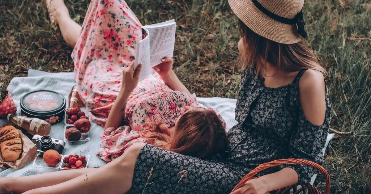 Główne zdjęcie - Książkowe prezenty na Dzień Kobiet. Biegiem do księgarni po te pozycje!