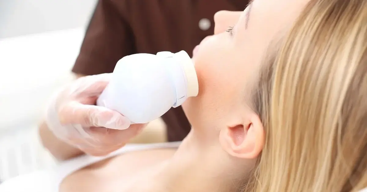 Główne zdjęcie - Jak wybrać peeling do cery dojrzałej? To doskonały prezent dla mamy lub babci