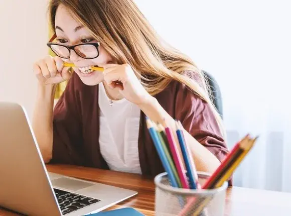 Główne zdjęcie - Dużo patrzysz w monitor? O tej jednej czynności nie wolno ci zapominać!