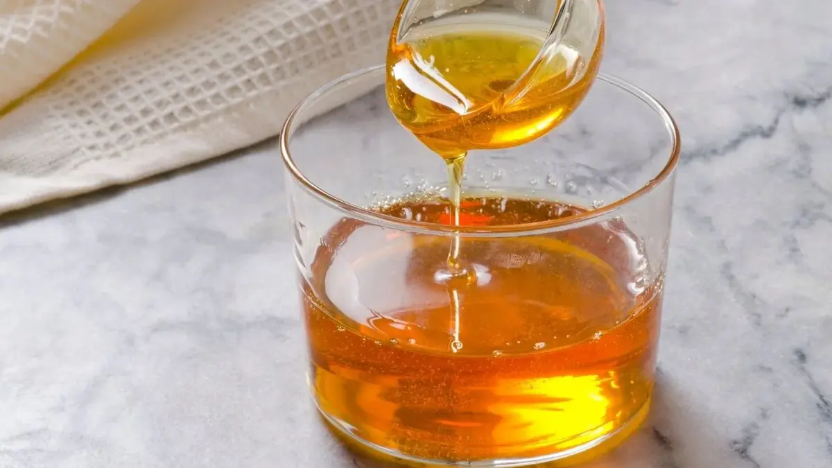 gotowy syrop z mniszka lekarskiego w szklanym pojemniku