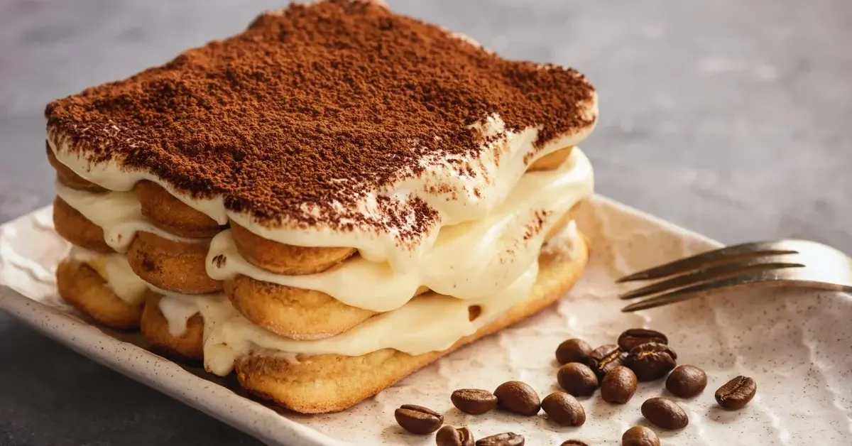 Główne zdjęcie - Oto przepis na domowe tiramisu. Dodaj kieliszek tego likieru i zyskaj kremowy smak