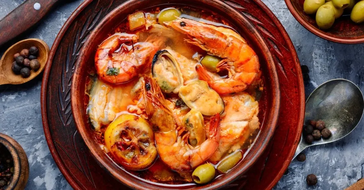 Główne zdjęcie - Rozgrzewająca zupa z chili i krewetkami. Podaj ją na Sylwestra!