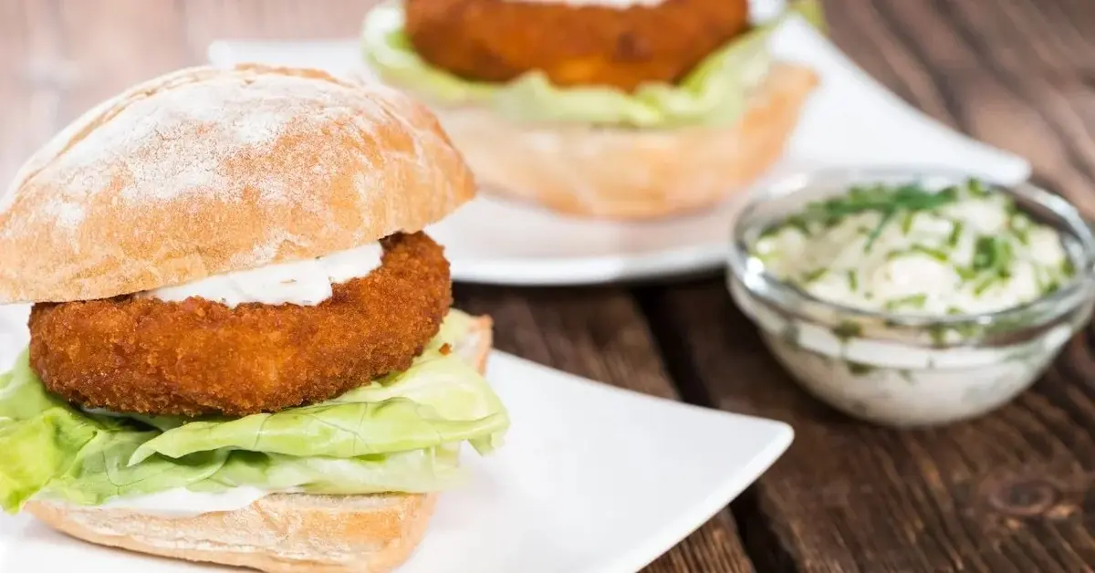 Główne zdjęcie - Fishburger z halibuta. Zrób, gdy znudzą Ci się typowe kanapki z wołowiną!