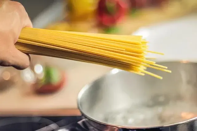 Spaghetti Rzymskie - proste danie z minimalną ilością składników