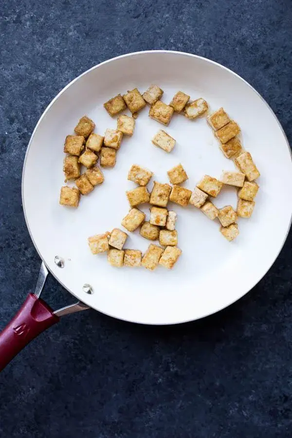 Tofu: Co to jest tofu i dlaczego warto je jeść? Przepis na pyszne danie z tofu