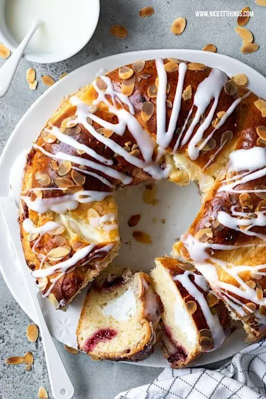 Babka wielkanocna - przepis na tradycyjne świąteczne ciasto