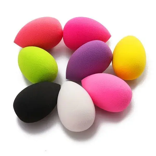 Jak wyczyścić beauty blender? Proste sposoby na wyczyszczenie gąbki do makijażu