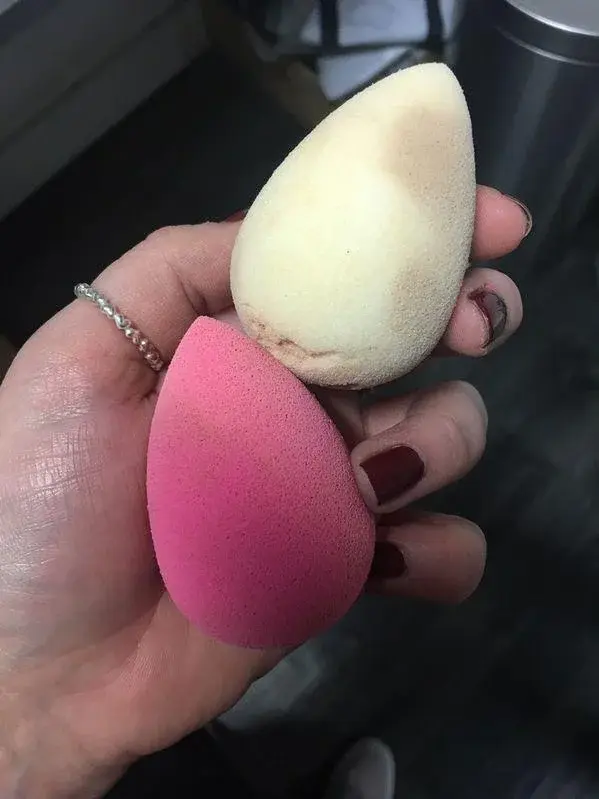 Jak wyczyścić beauty blender? Proste sposoby na wyczyszczenie gąbki do makijażu