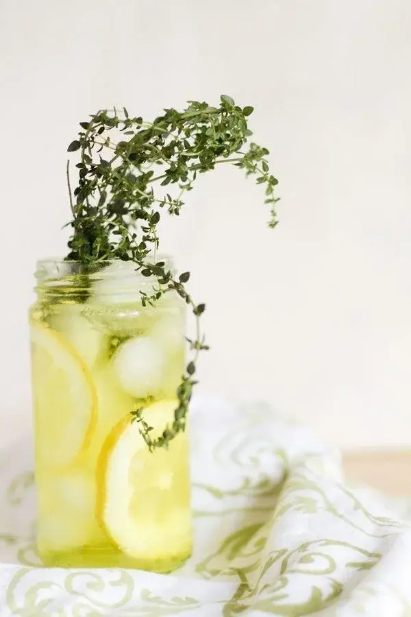 Bezalkoholowe mojito - przepis na orzeźwiający napój na bazie mięty