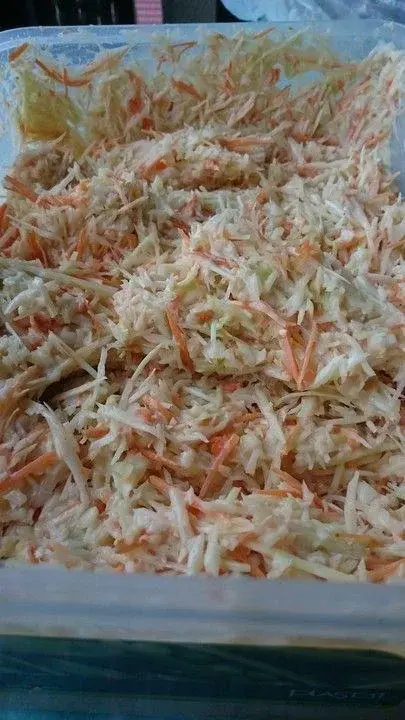 Surówka COLESLAW - uniwersalna sałatka do grilla i nie tylko