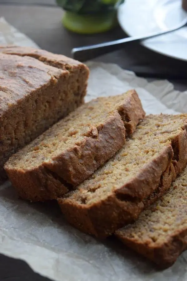 Domowe wypieki: Przepis na chlebek bananowy z orzechami