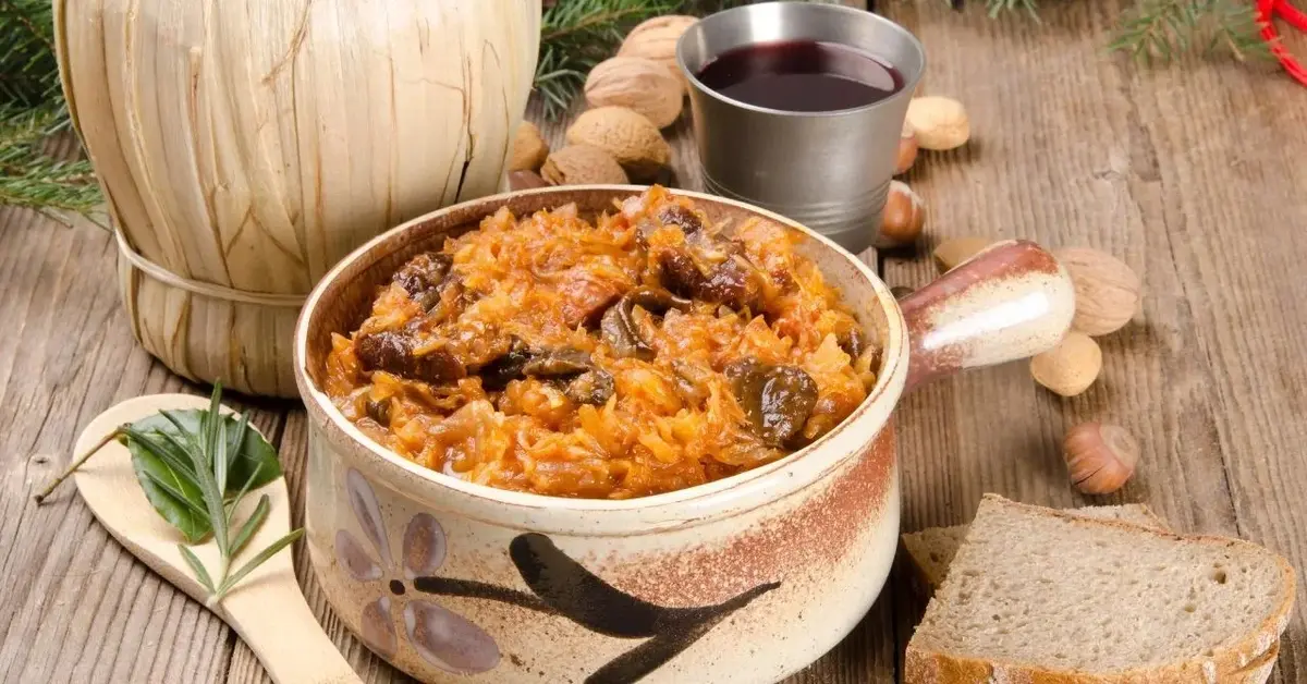 Aromatyczny bigos w miedzianym rondelku