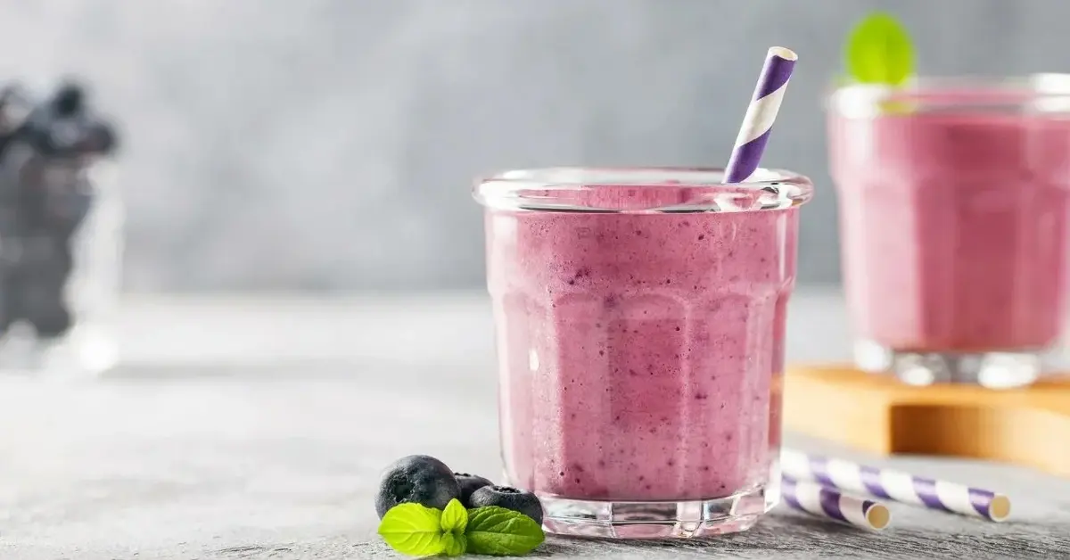 Główne zdjęcie - Wypij rano smoothie z borówek i mango. Poczujesz moc i energię do działania!