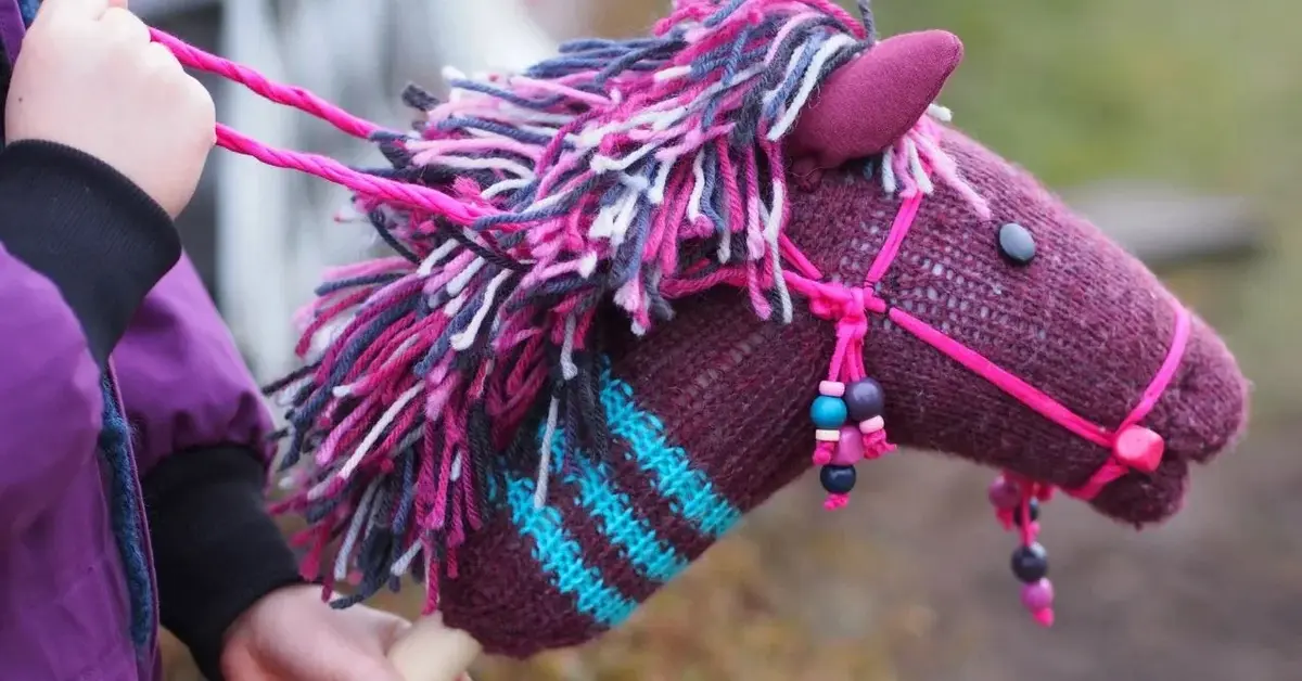 Fioletowy konik do hobby horse